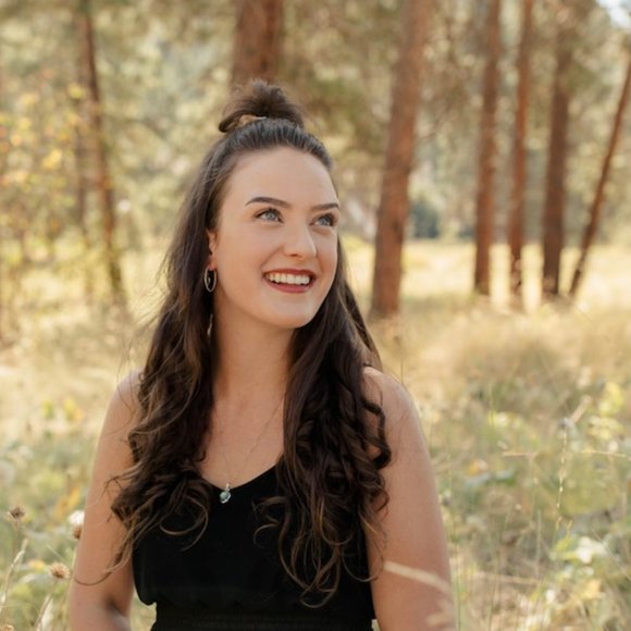 Meet your Posher, Halle - Picture 1 of 1